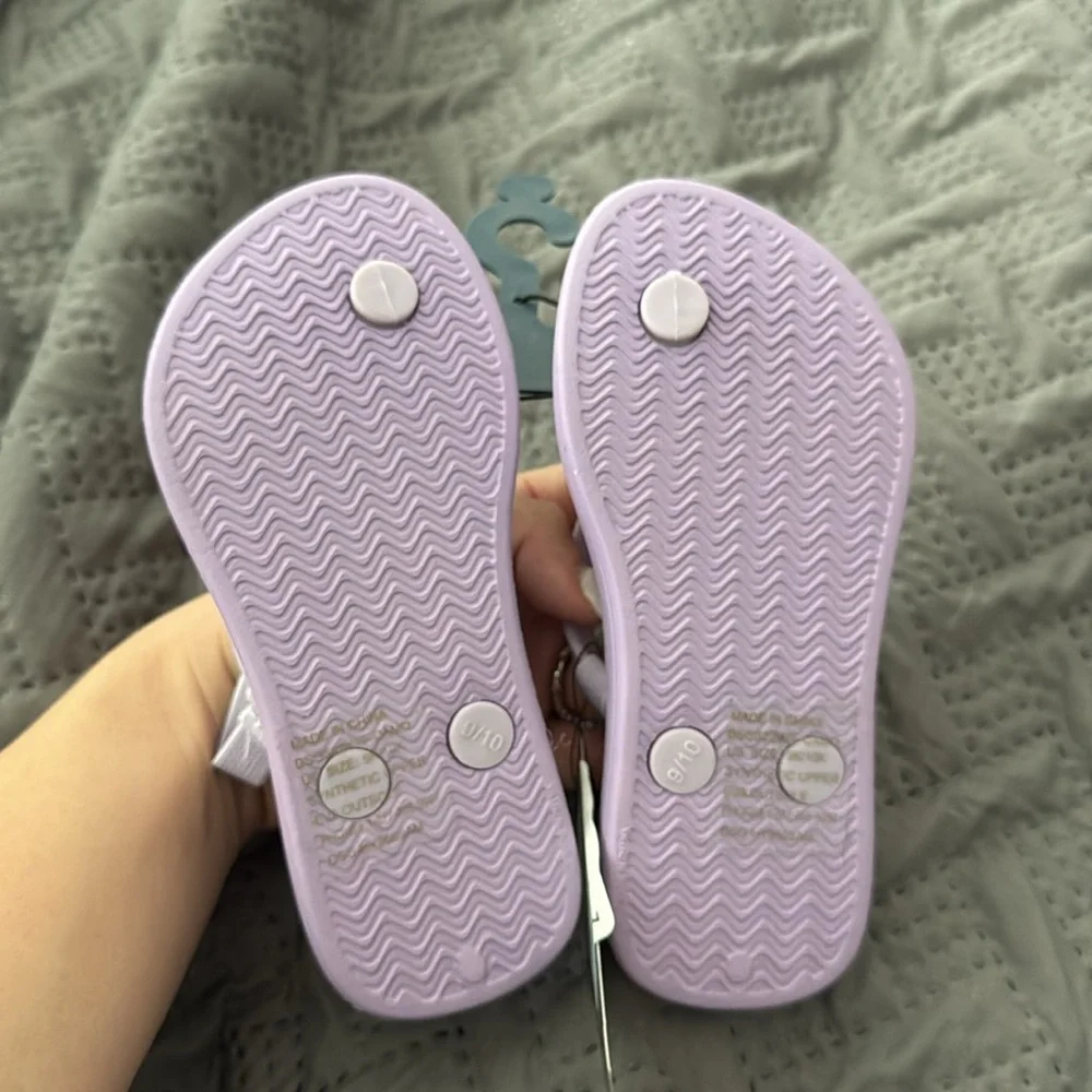 Toddler size 9/10 kids shoes @@@